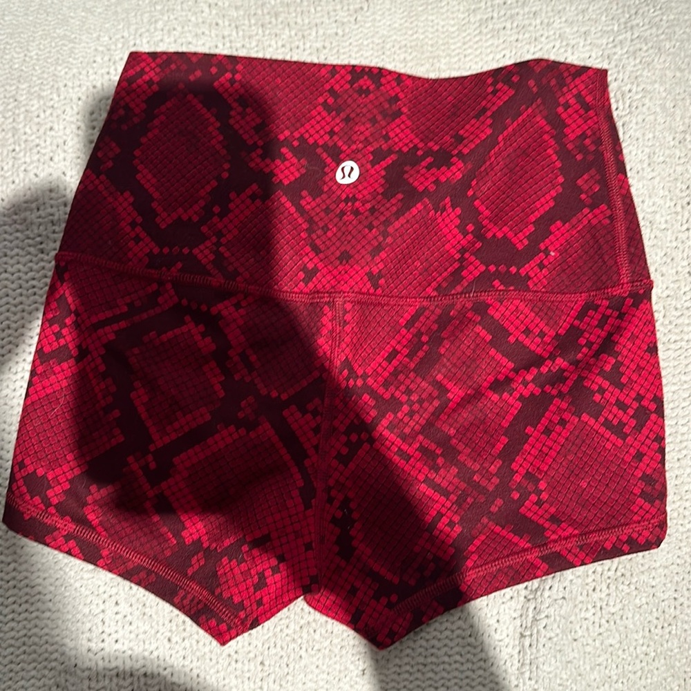 Lululemon red snake skin wunder under shorts 4